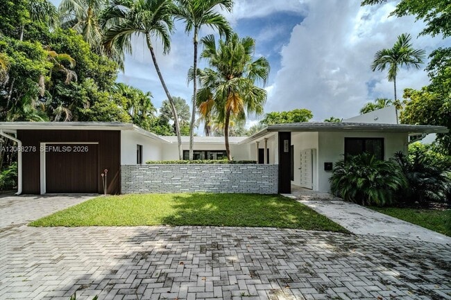 Photo - 1825 Alamanda Dr