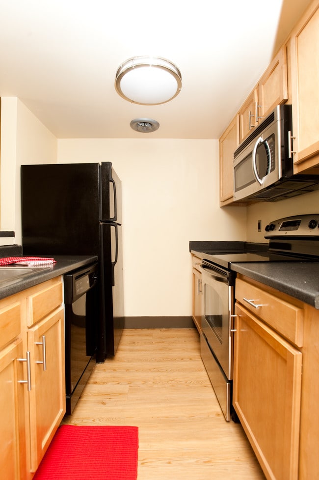 Photo - Crescent at Shadeland Apartments