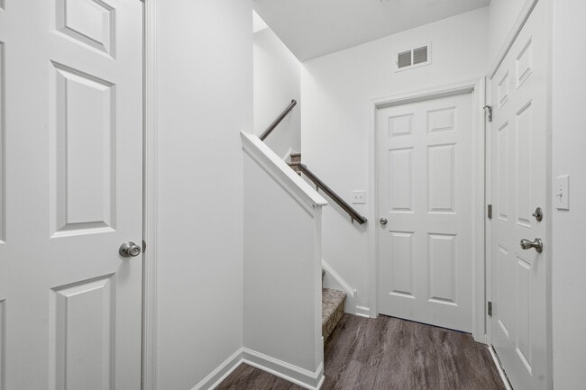 Photo - 1250 E 7th St