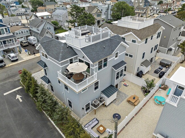 Photo - 10 E Delaware Ave