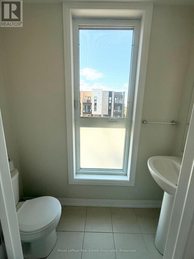 Photo - 261 Woodbine Ave