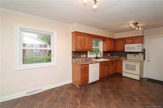 Photo - 121 Marshdale Ave SW