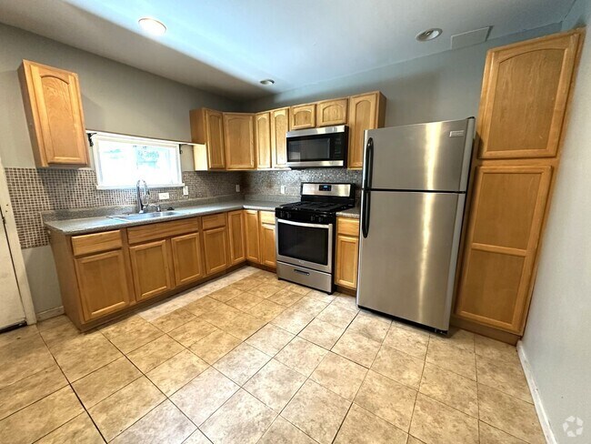 Building Photo - Stunning 2-Bedroom Townhome in South Phila...