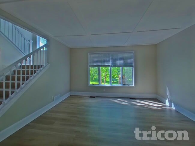 Photo - 606 Lincoln Dr NE