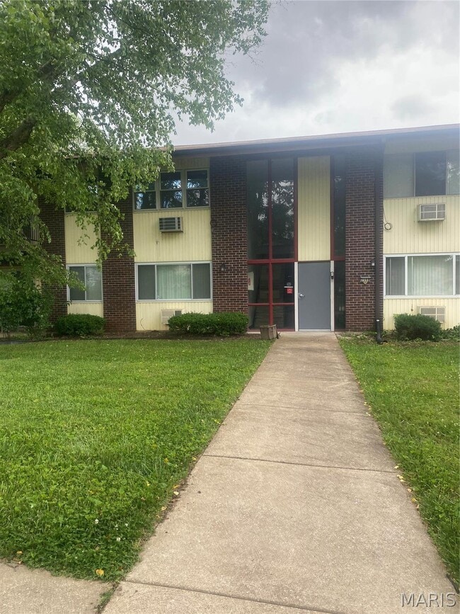 Building Photo - 7598 Hazelcrest Dr Unit E