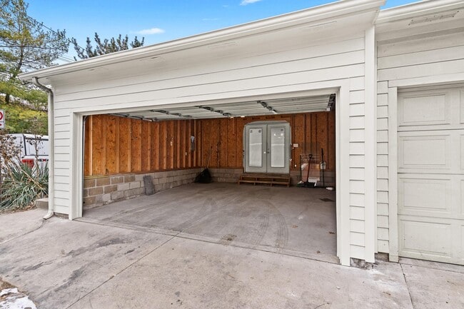 Photo - 640 Neil Ave