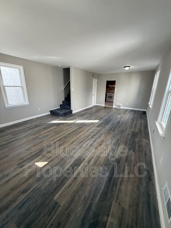 Photo - 105 W Broadway Ave