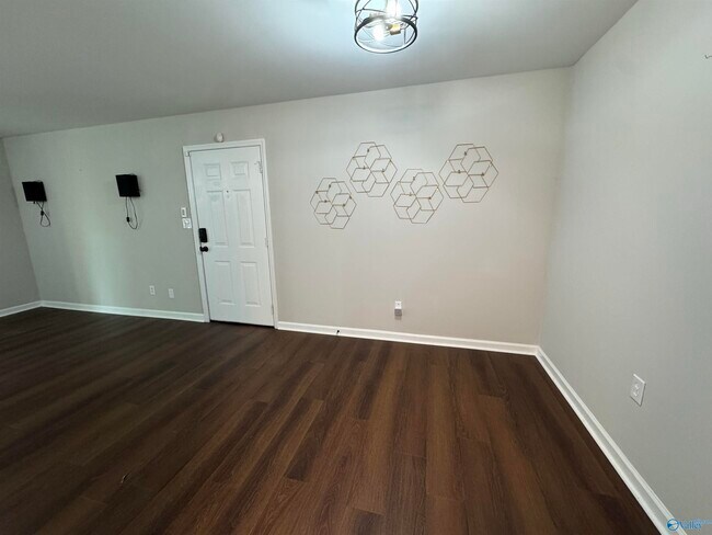 Photo - 2009 Colony Dr SW Unit J