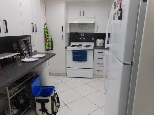 Photo - 5005 Collins Ave Unit 322