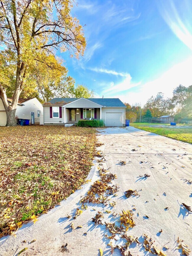Photo - Brookside Bungalow Close to shopping, Riverside trails, & Gathering Place!