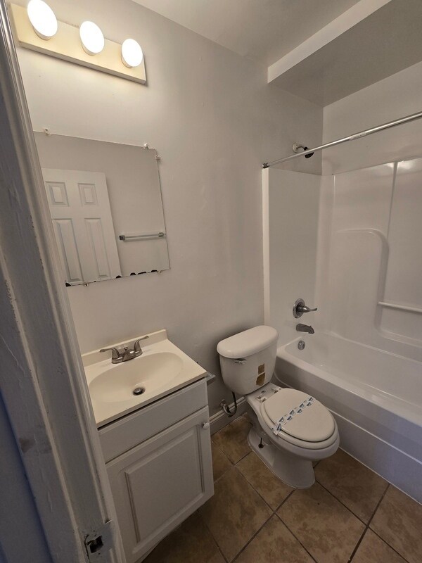 Photo - 2100 Phaup St Unidad D