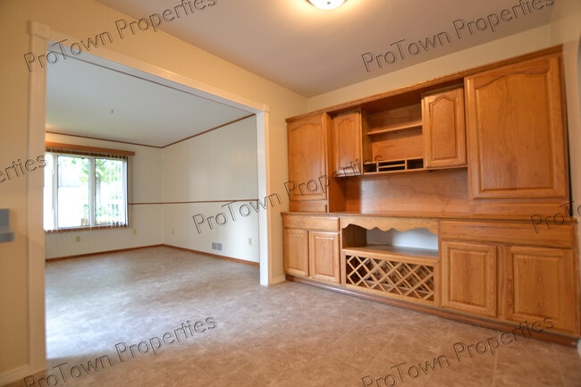 Photo - 719 Cowles Ave