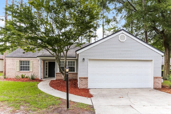 Building Photo - 8181 Loch Lomond Ln