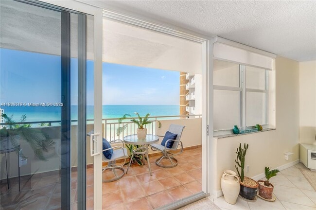 Photo - 3180 S Ocean Dr Unidad 904