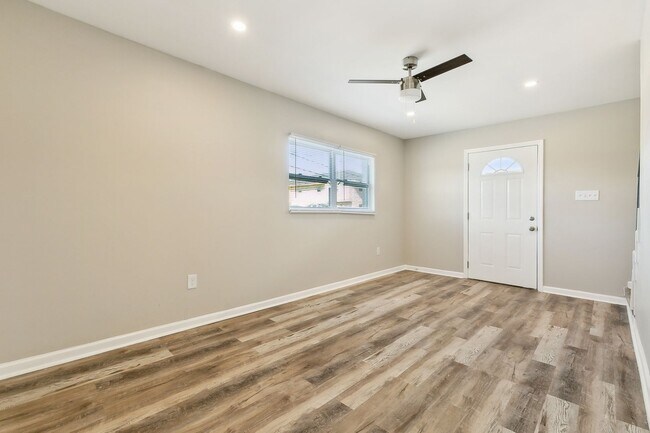Photo - Section 8 Only | Renovated 2BR / 1.5BA | 1,020 Sq Ft Townhouse Unit 1124 #20