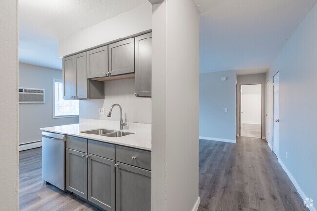 Douglas Drive Terrace - Entry 1BR, 1BA - 750SF - Entry