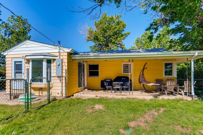Vista posterior - 5850 Brentwood St Unidad A
