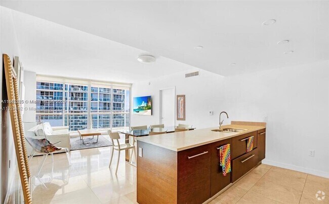 Building Photo - 475 Brickell Ave Unit 4909 Rental