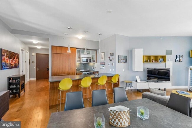 Photo - 1414 S Penn Square Unidad 30A