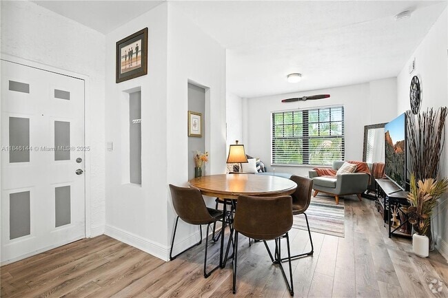 Building Photo - 934 Michigan Ave Unit 209 Rental
