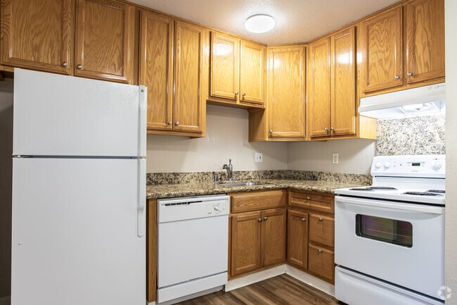 1BR, 1BA - 600SF