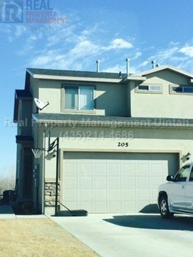 3 Bed 2.5 bath Townhome - 3 Bed 2.5 bath Townhome