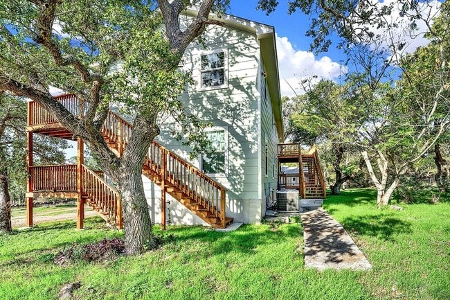 Photo - 207 Oakwood Loop