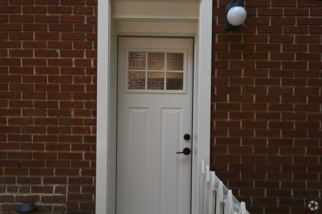 Building Photo - 2414 Glenwood Dr NE Unit All Inclusive Rent Rental