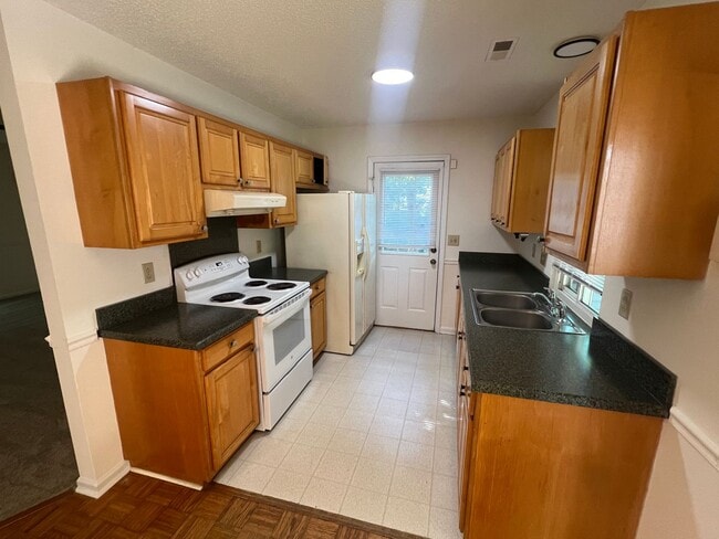 Photo - 2319 Oak Leigh Dr