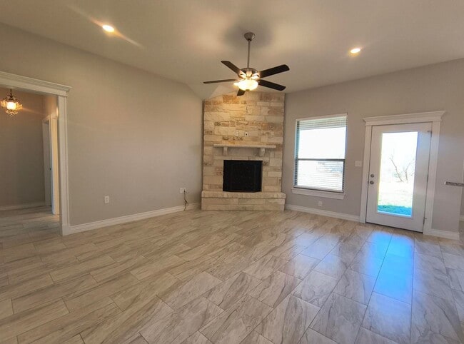 Photo - Charming 4 bedroom, 2 bath home AVAILABLE NOW!