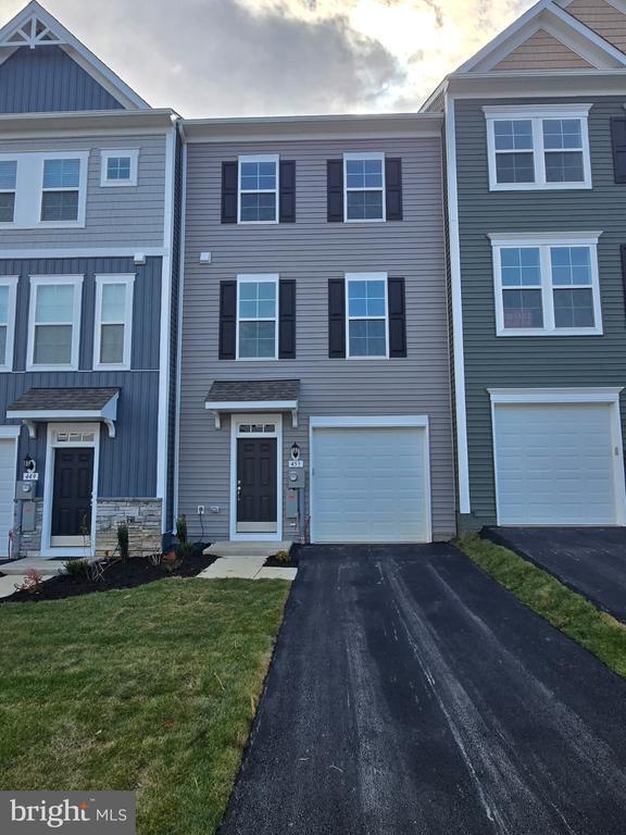 Building Photo - 453 Husky Trl