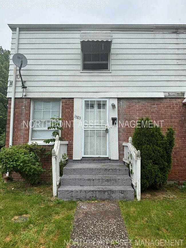 Building Photo - Gorgeous 2 beds 1 bath in Euclid! Rental