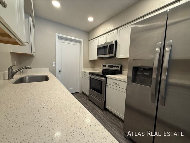 Building Photo - 2826 E Capri Cir Unit 3