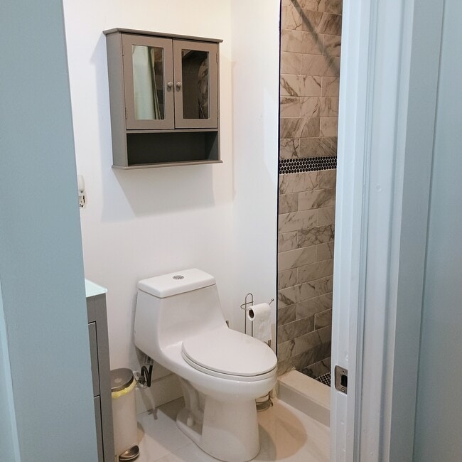 Photo - 1033 NW 7th Ter Unit Main house room for rent