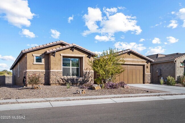 Photo - 1009 E Silver Ray Dr