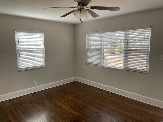 1418 Nassau Blvd