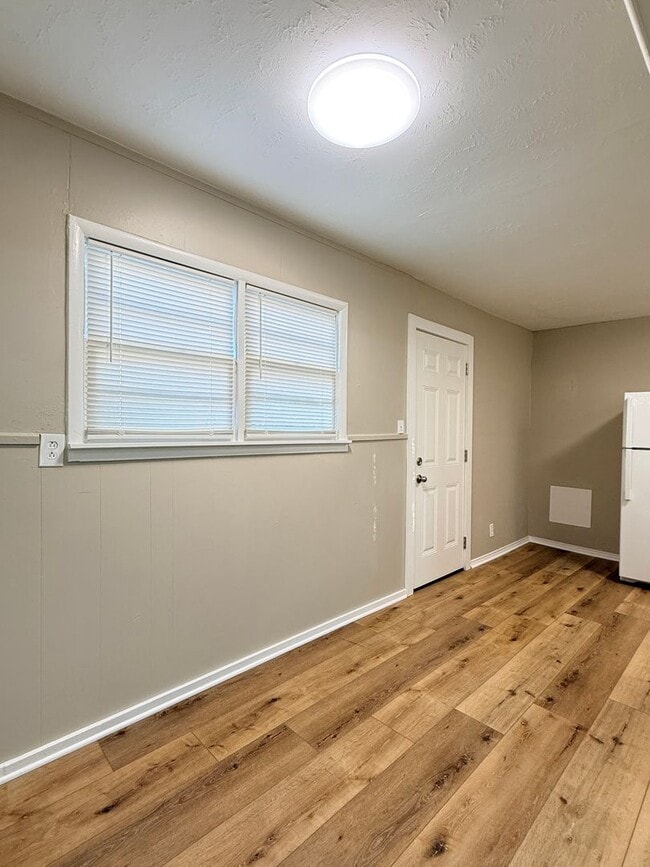 Photo - 3200 Ave R