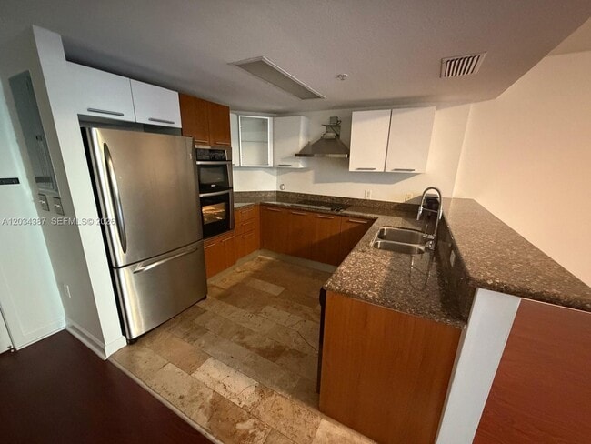 Photo - 170 SE 14th St Unidad 1406