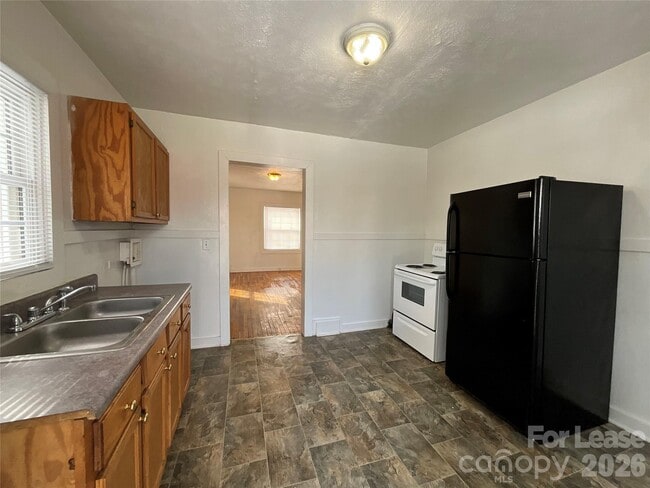 Photo - 203 Circle Dr