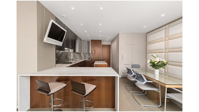 Photo - 350 W Broadway