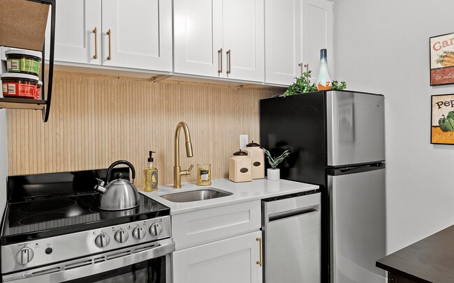 2837 Minto - 1
