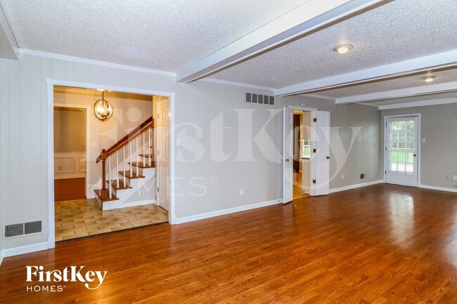 Photo - 212 E Powell Rd