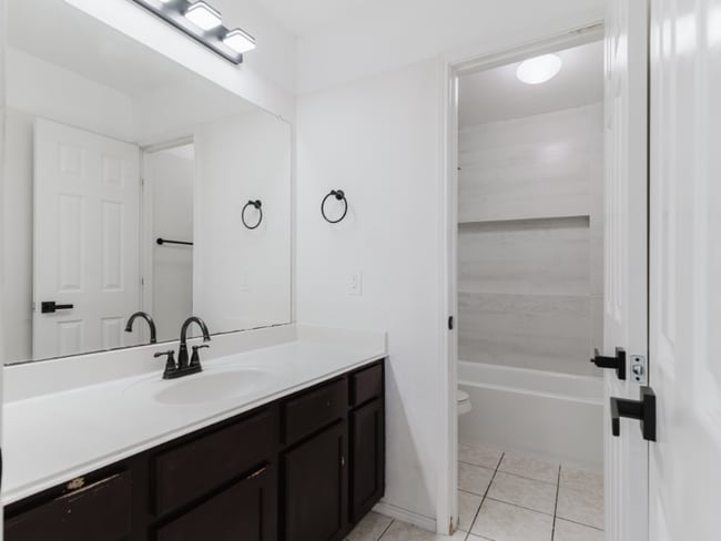 Photo - 1606 Willow Way