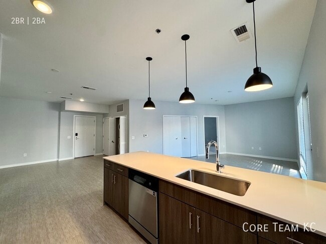 Photo - 227 E 27th St Unidad 203 - Rembrandt