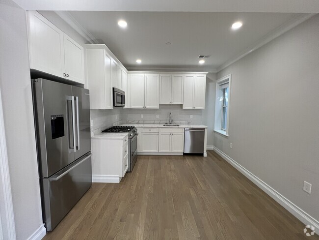 Building Photo - 14 Mount Hood Rd Rental