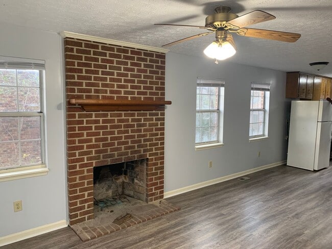 Photo - 2/2 Duplex in 5 POINTS near Memorial Park!!!  Available April 2026