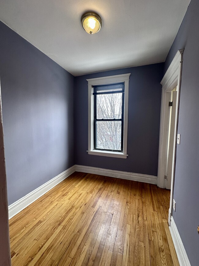 P1040400 - 2442 N California Ave Unidad 2