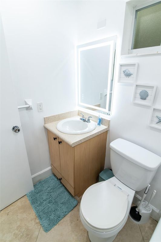 Photo - 3230 NE 13th St