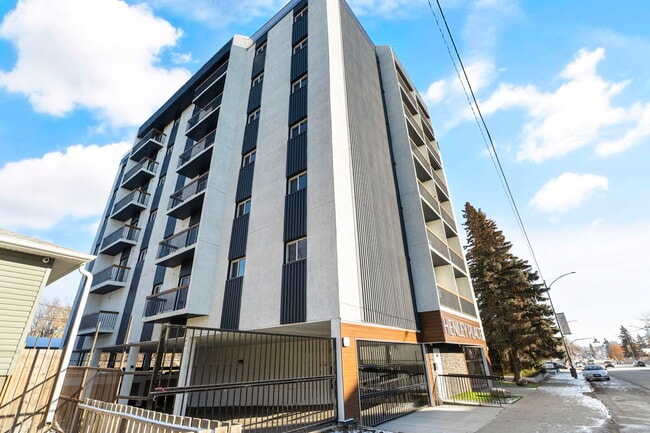 Building Photo - Henley Place