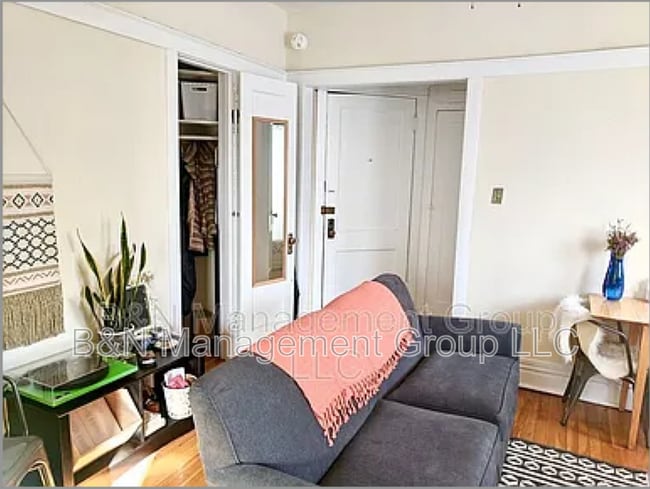 Photo - 1061 W Dakin St Unidad #2